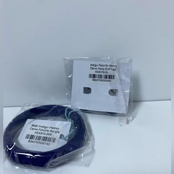 Splendette Set Midi MED Indigo Heavy Carve Fakelite Bangle & hoop earrings NWT - Picture 3 of 10